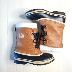 31) SOREL Caribou Faux Fur Waterproof Boots Sz. 4